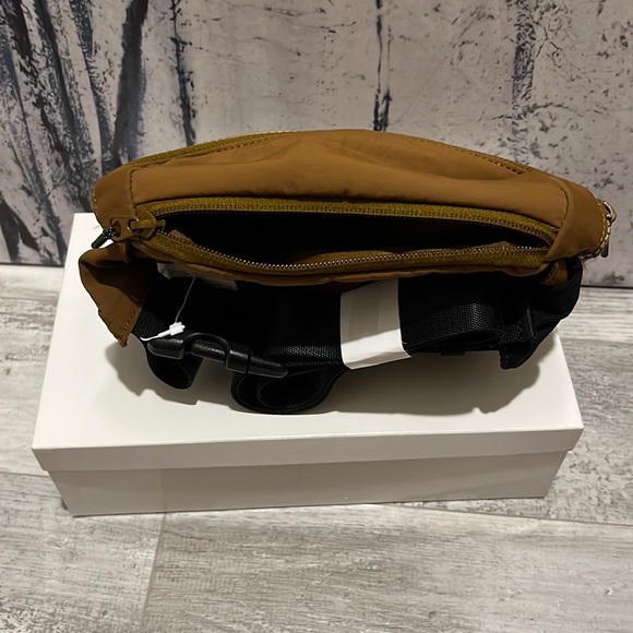 Lululemon Clean Lines Belt Bag - Picture 8 of 10